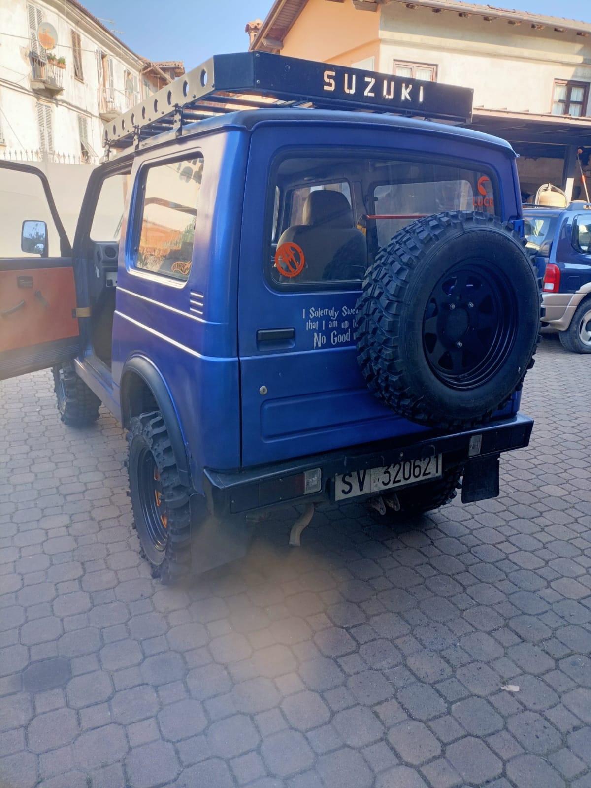 Suzuki SJ 413 SJ413 Berlina De Luxe