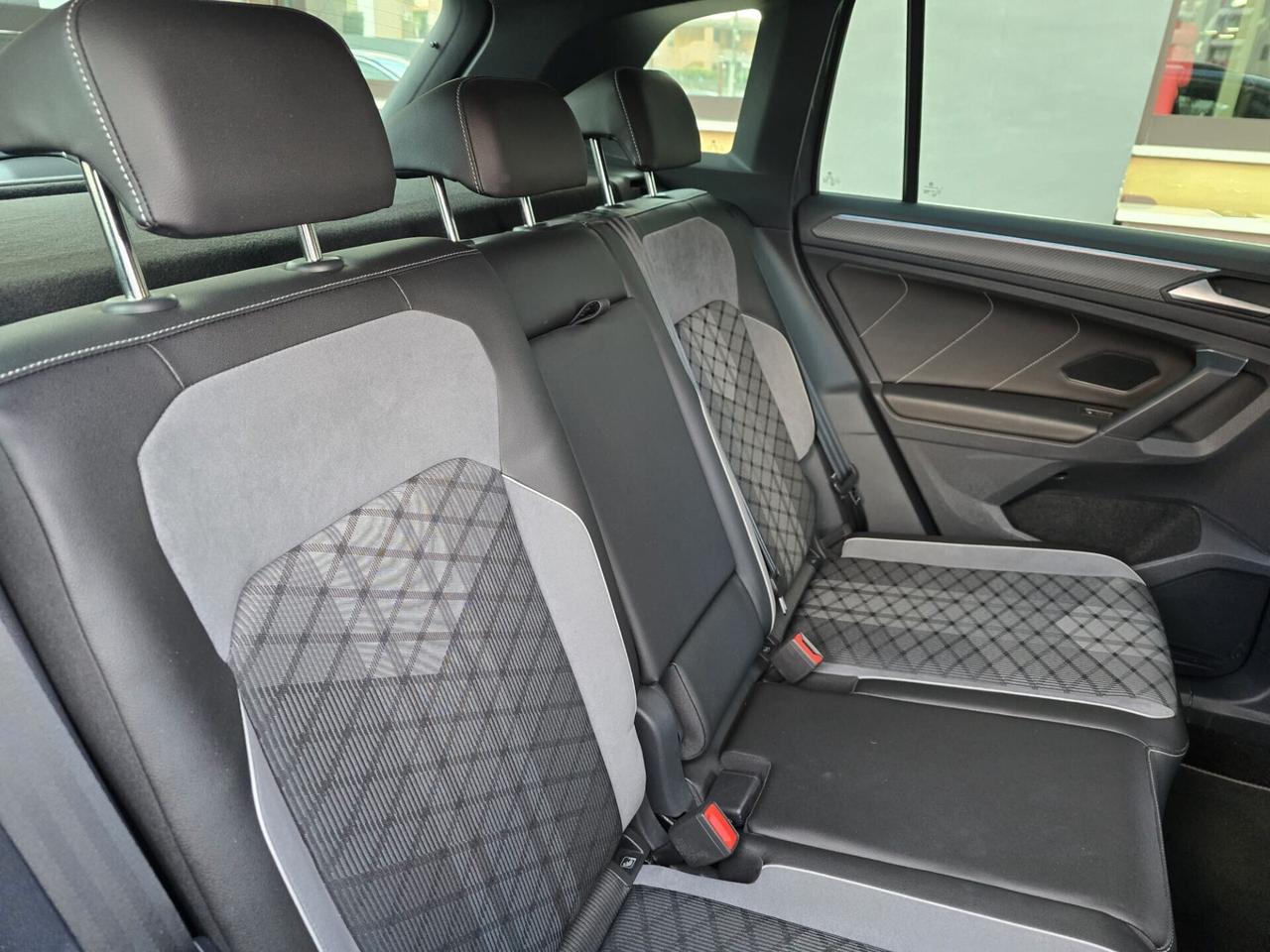 Volkswagen Tiguan 2.0 TDI 150 CV SCR DSG R-Line