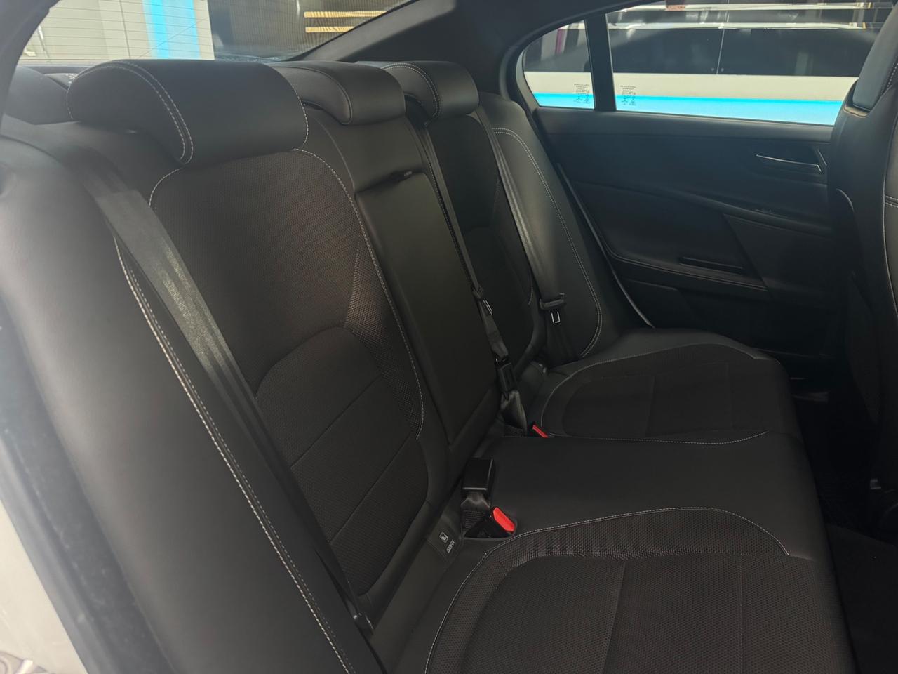 Jaguar XE 2.0 D 240 CV AWD aut. R-Sport