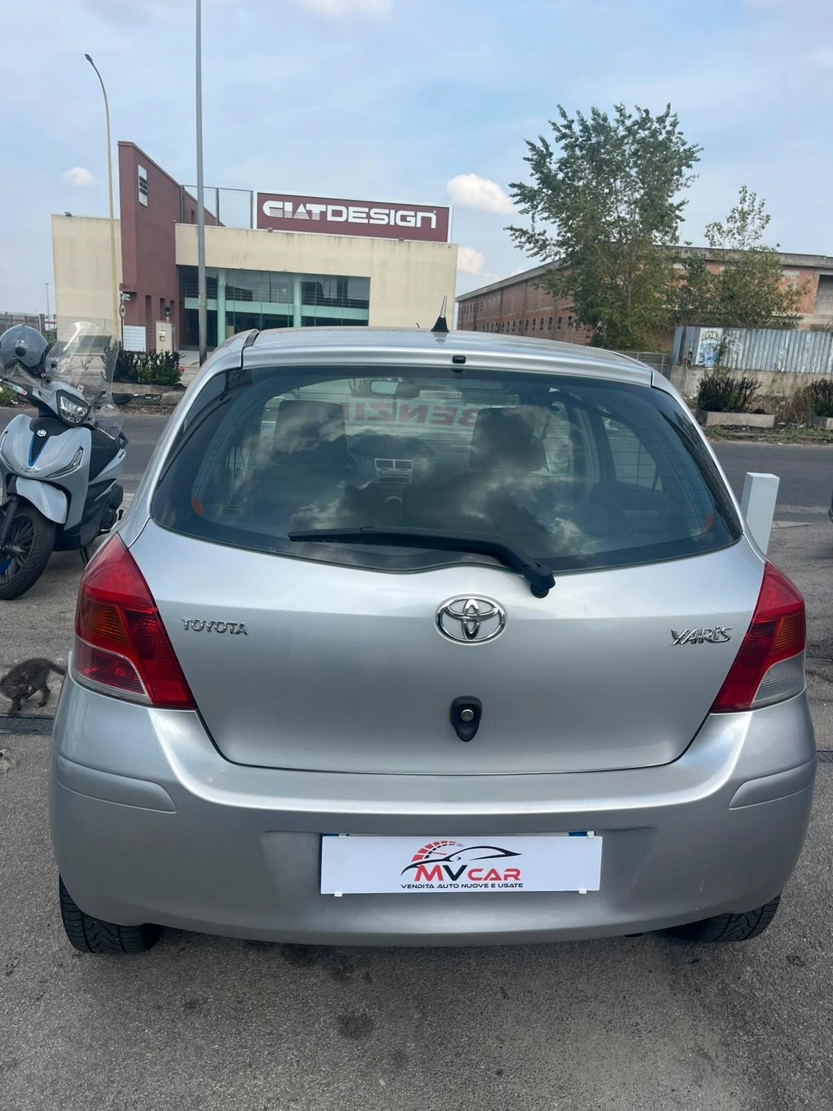 Toyota Yaris 1.0 5 porte Sol