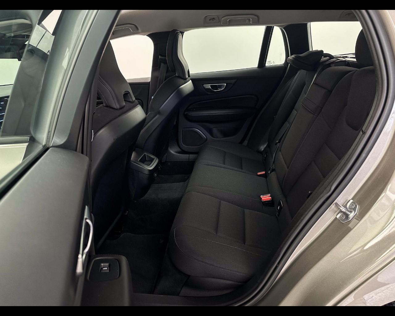 VOLVO V60 B4 (d) Geartronic Momentum Business