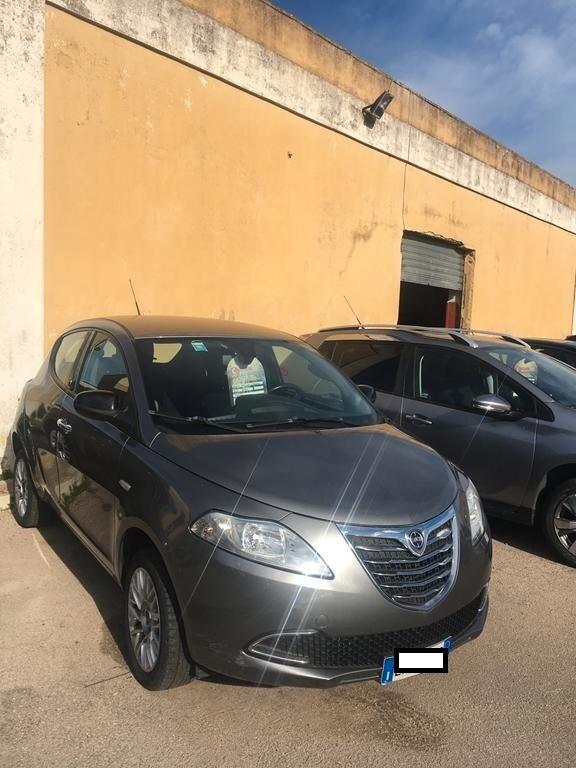Lancia Ypsilon 0.9 TwinAir 85 CV 5 porte Metano Ecochic Silver
