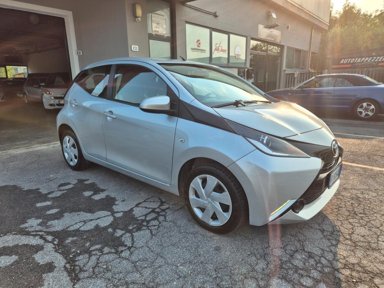 Toyota Aygo 1.0 VVT-i 69 CV 5 porte x-cool TSS