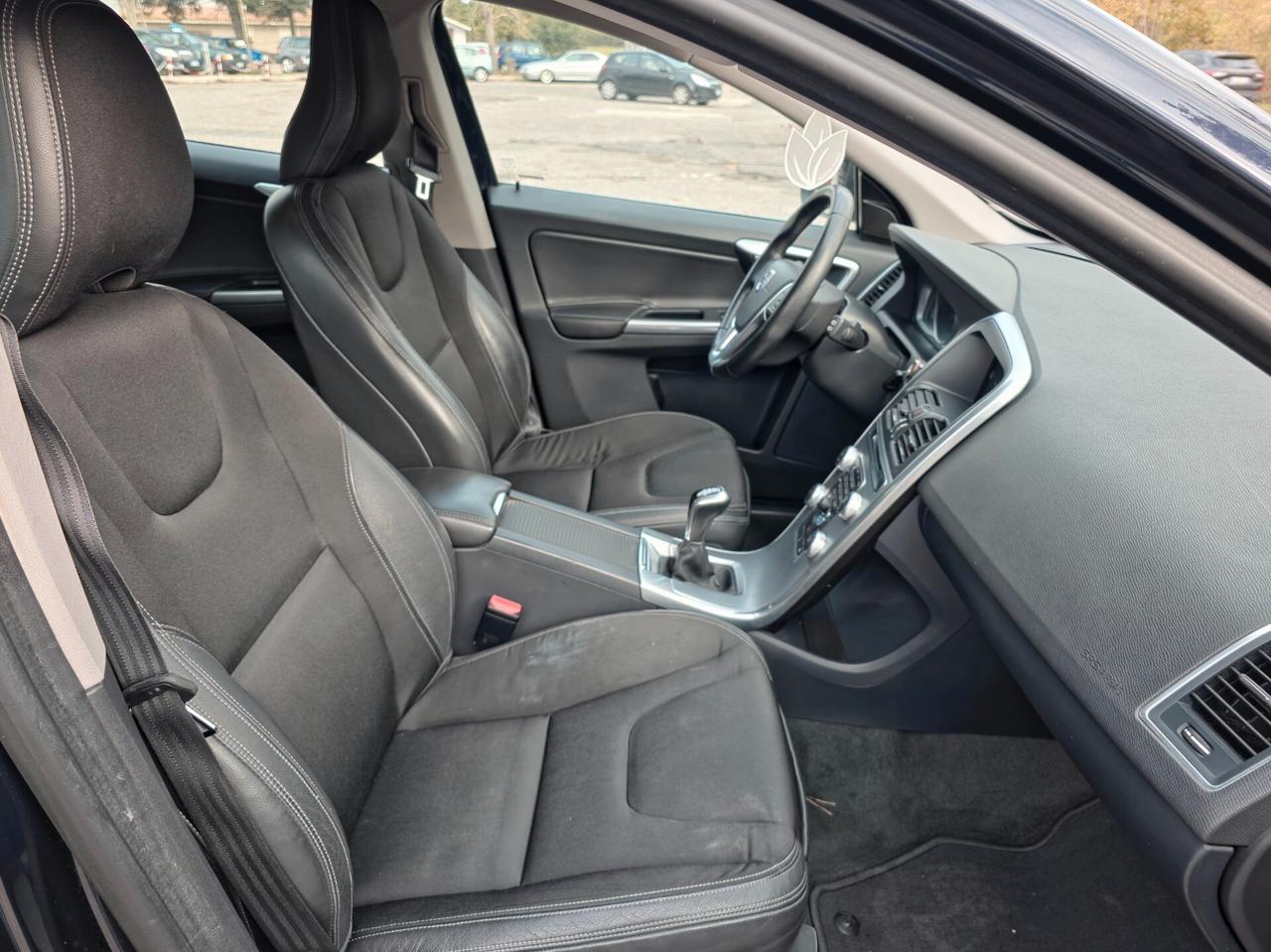 Volvo XC 60 XC60 D3 Geartronic R-design 2017-E6 Manuale