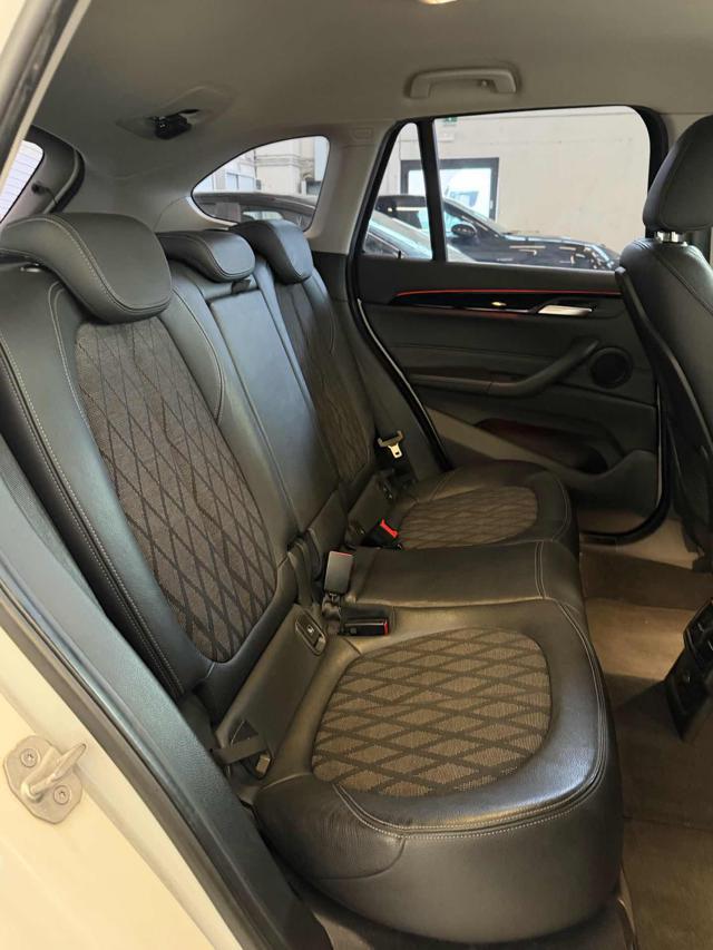 BMW X1 sDrive18d X line //LED//18//NAVI//