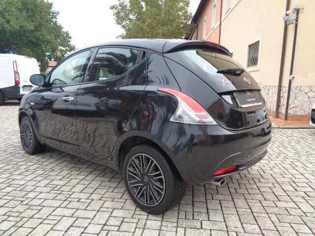 Lancia Ypsilon 1.0 FireFly 5 porte S&S Hybrid Ecochic Gold