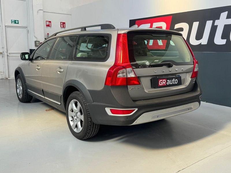 Volvo XC70 XC70 2.4 d5 Momentum awd 185cv