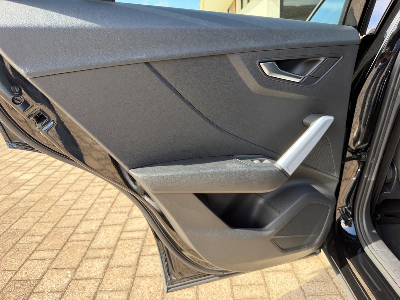 Audi Q2 30 TDI S tronic Identity Black