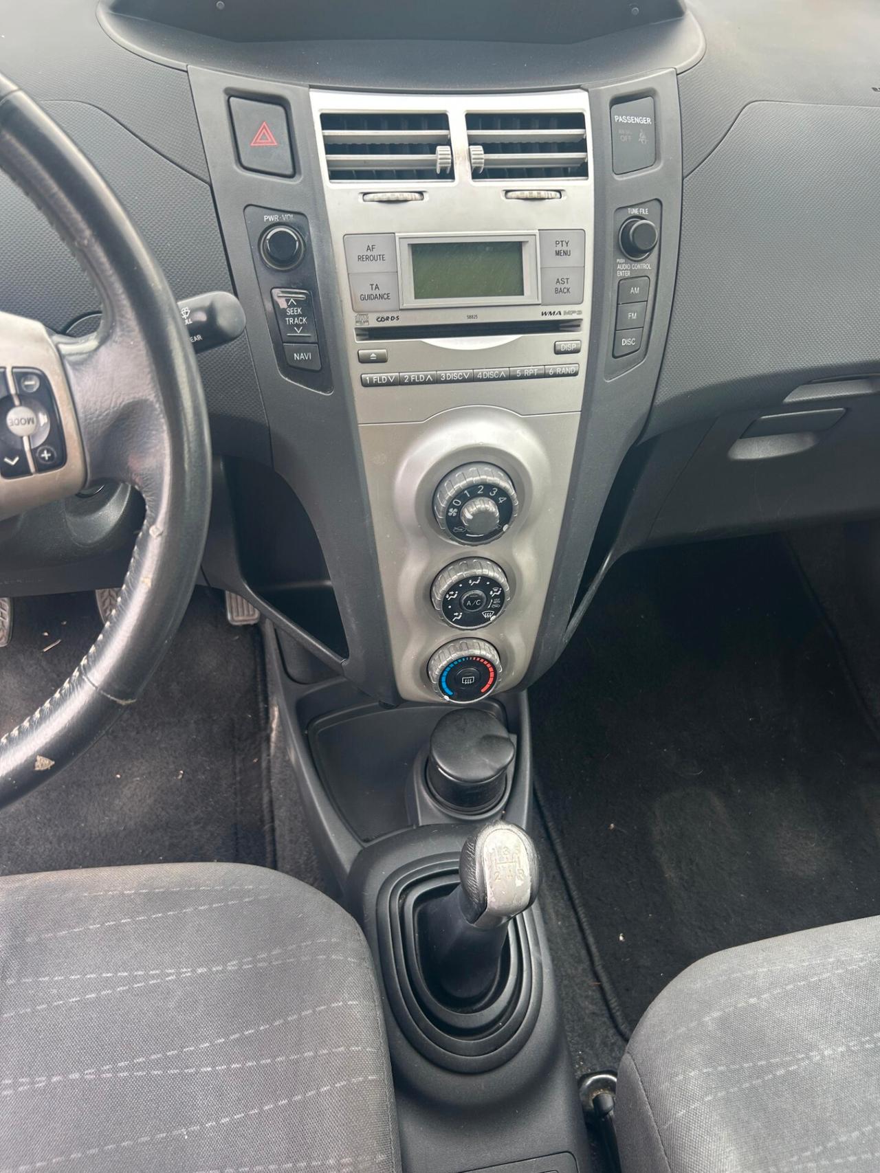 Toyota Yaris 1.0 5 porte Sol
