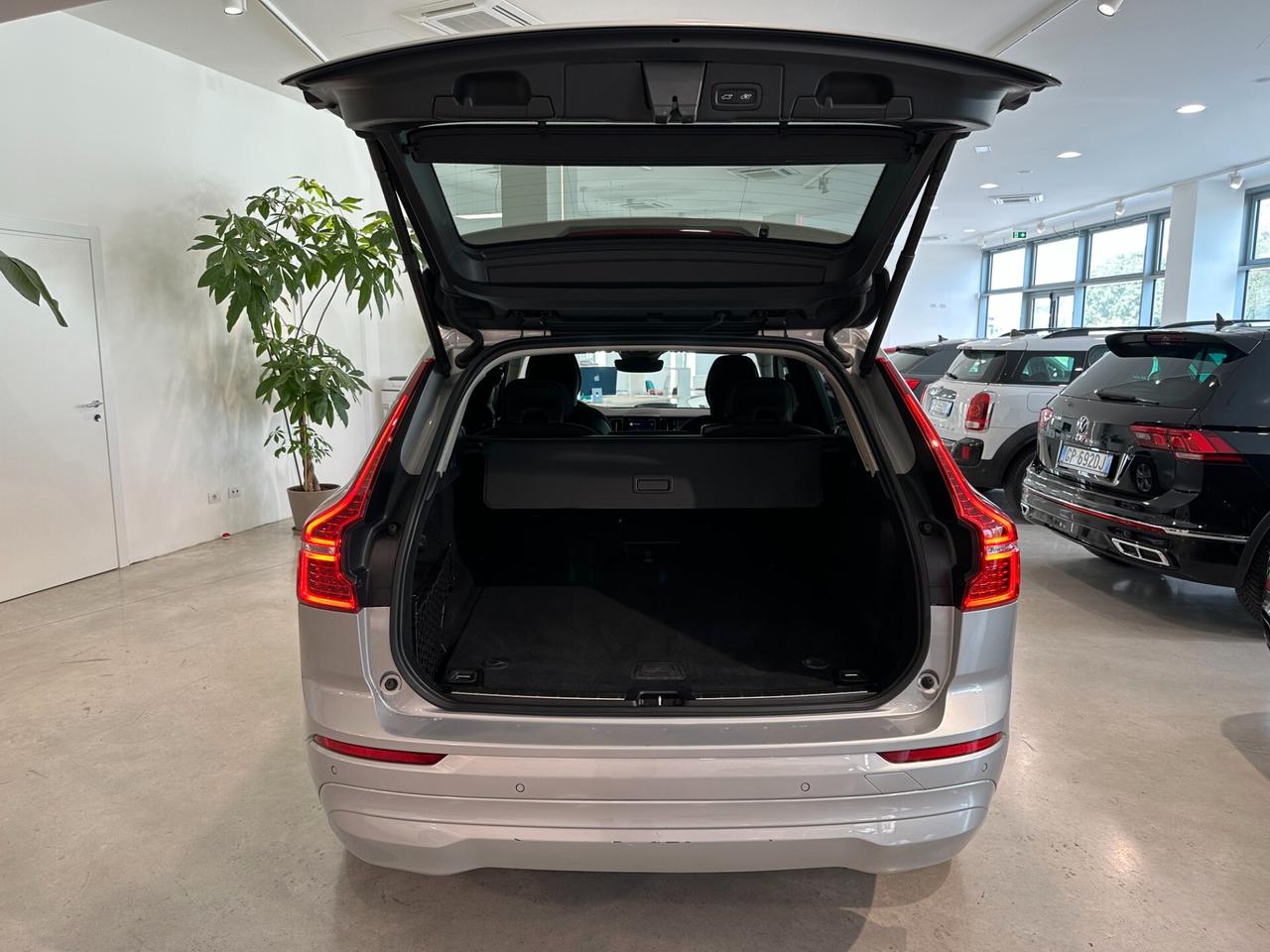 Volvo XC60 B4 (d) AWD Geartronic Momentum VAN