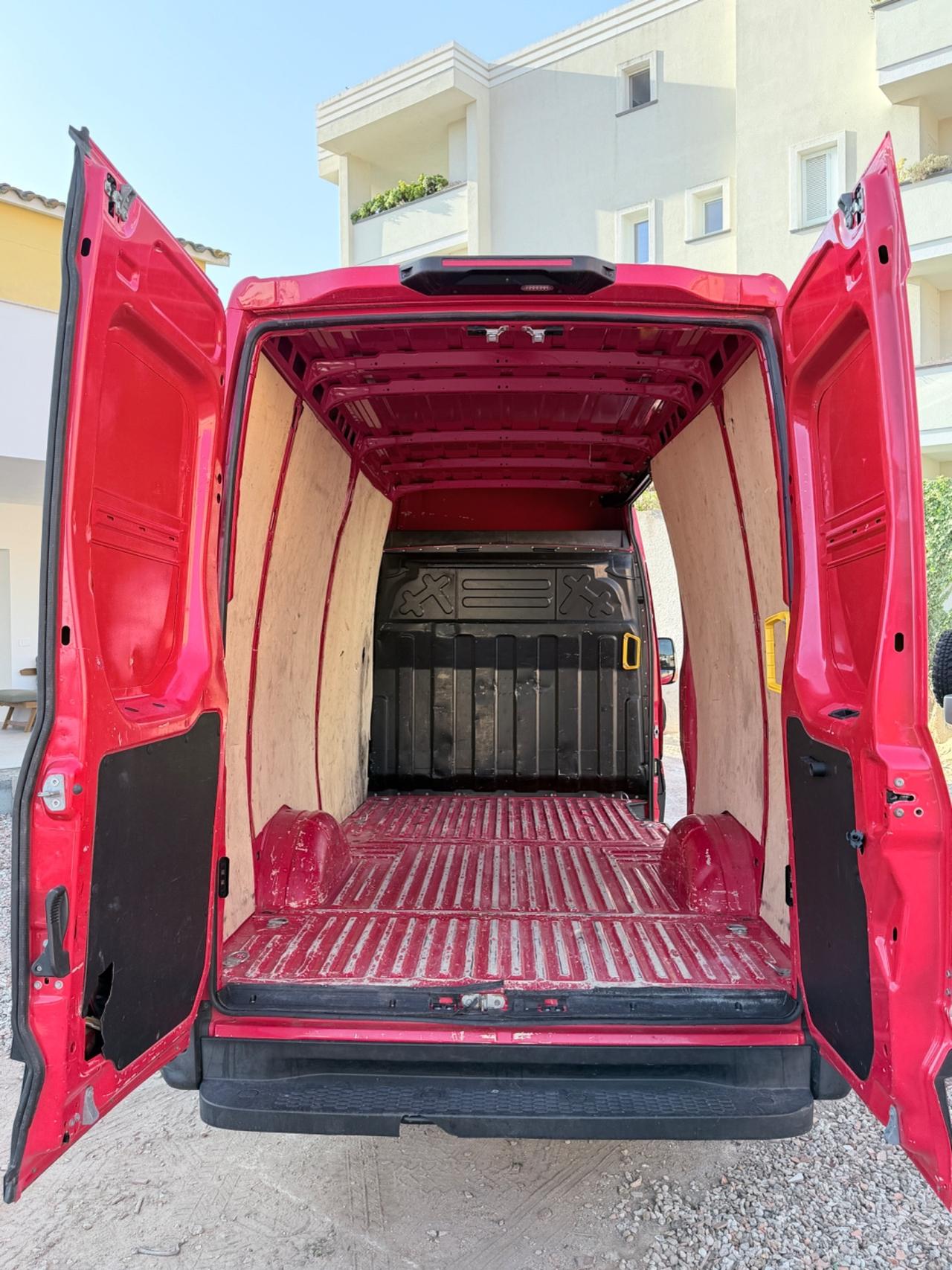 Iveco Daily 35S14 2.3 HPT PM Cabinato