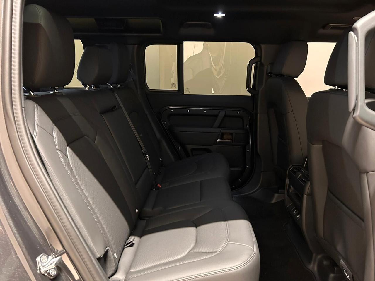 Land Rover Defender 110 3.0D I6 200 CV AWD Auto X-Dynamic SE