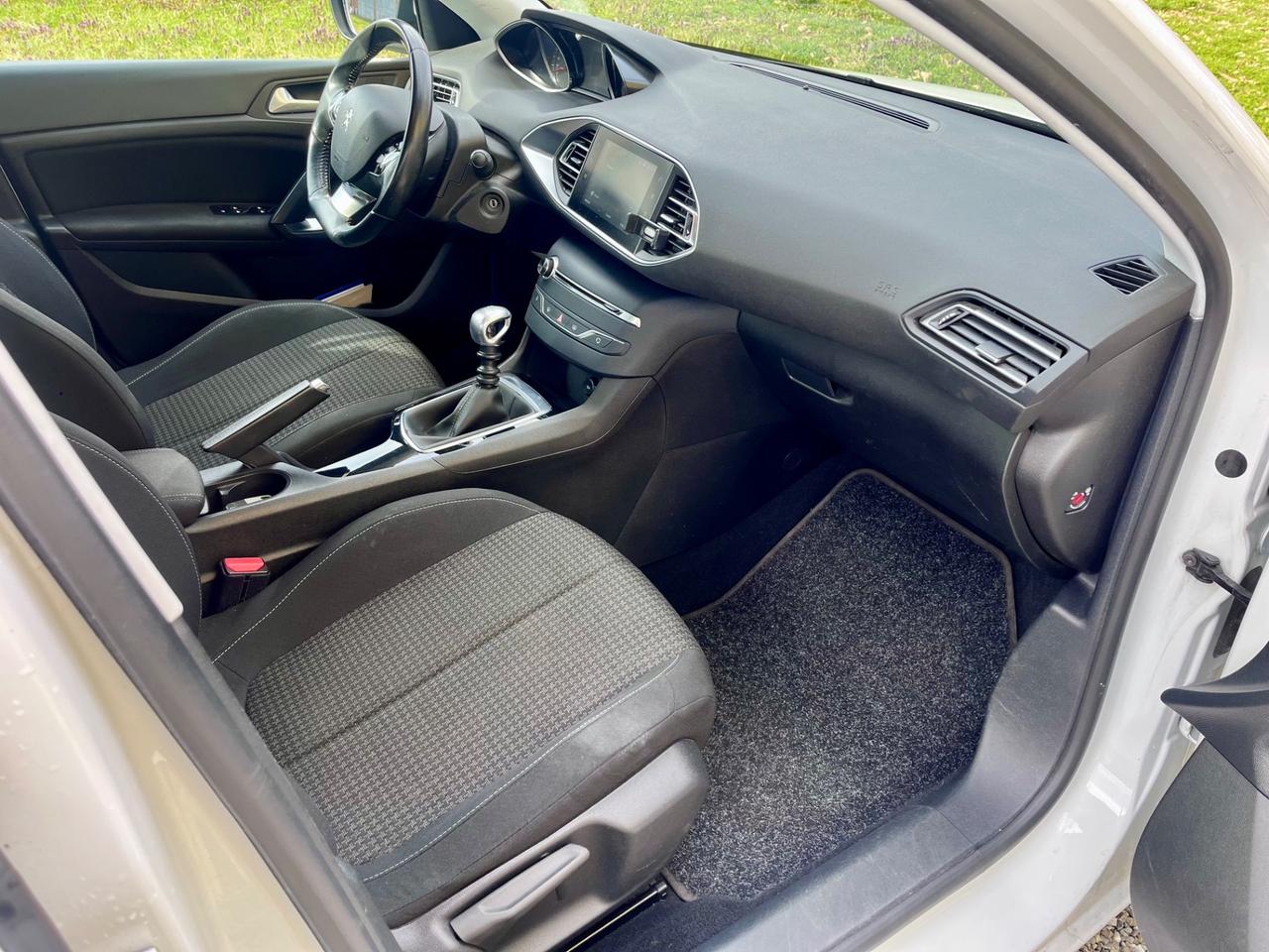 Peugeot 308 BlueHDi 100 S&S Business