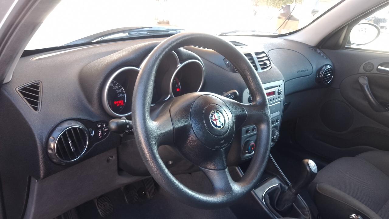 Alfa Romeo 147 1.6i 16V T.S. 84milakm Neop 5 p 03