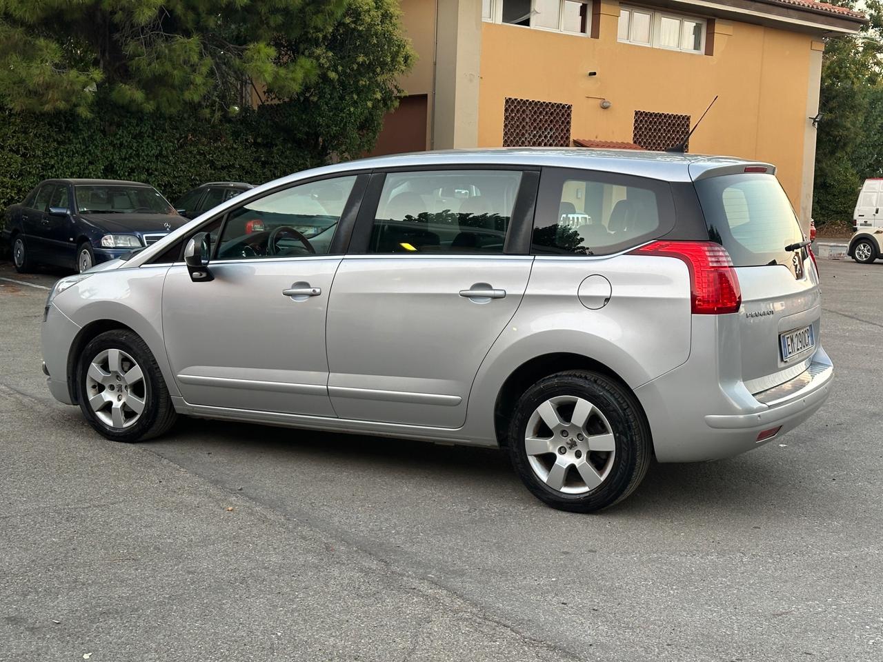 Peugeot 5008 1.6 HDi 112CV Business 5 posti