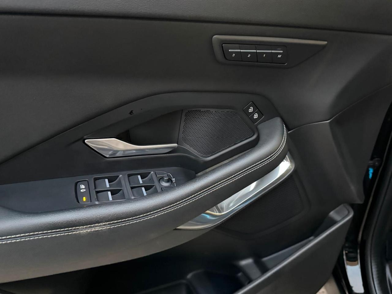 JAGUAR E-PACE 2.0D AWD R-DYNAMIC BLACK MHEV 204CV TETTO PELLE NAVI ANNO 2022