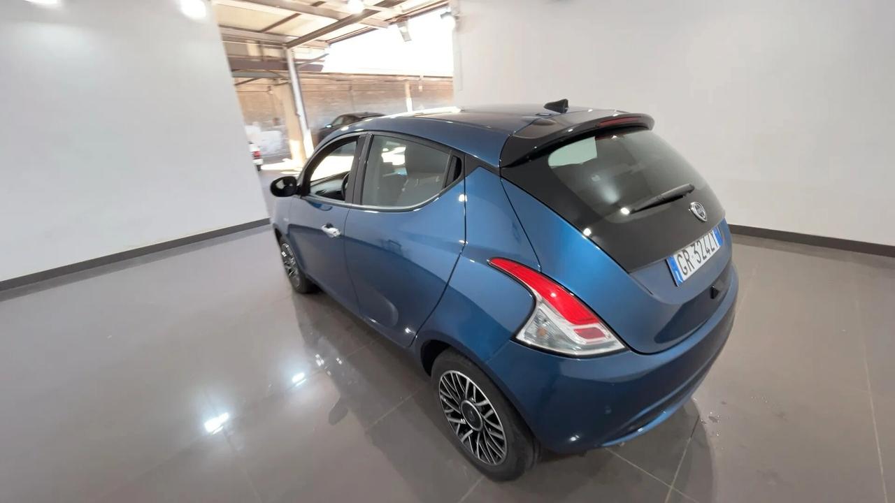 Lancia Ypsilon 1.0 Hybrid Platino full optional