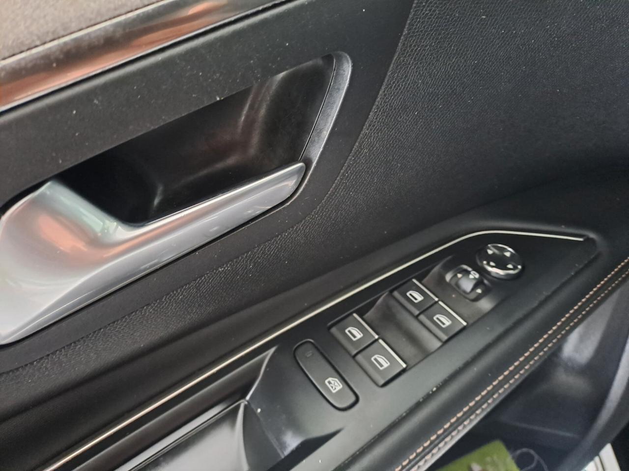 Peugeot 5008 blue HDi 180 EAT8 GT km 2023