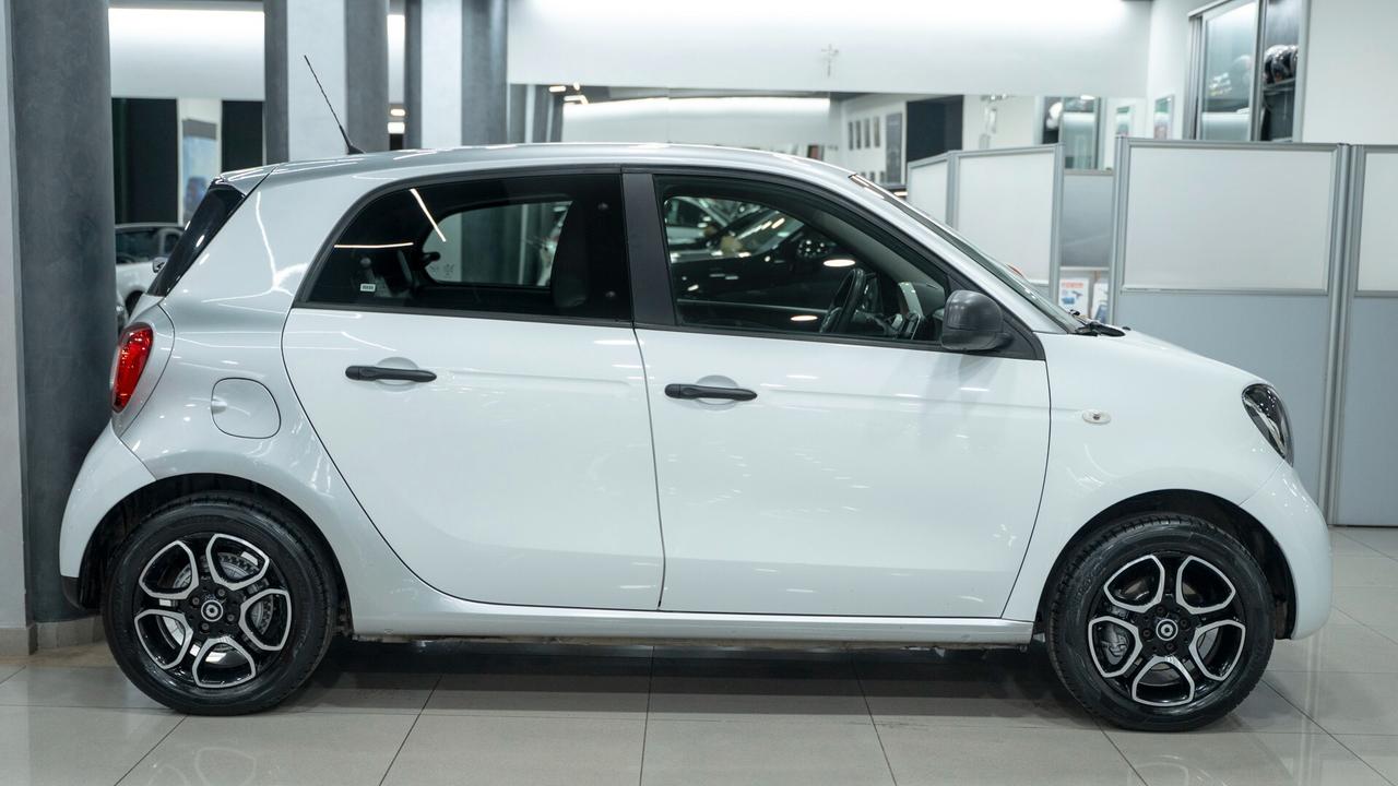 Smart ForFour 1.0 YOUNGSTER 71 CV TWINAMIC AUTO NAVI PELLE FULL