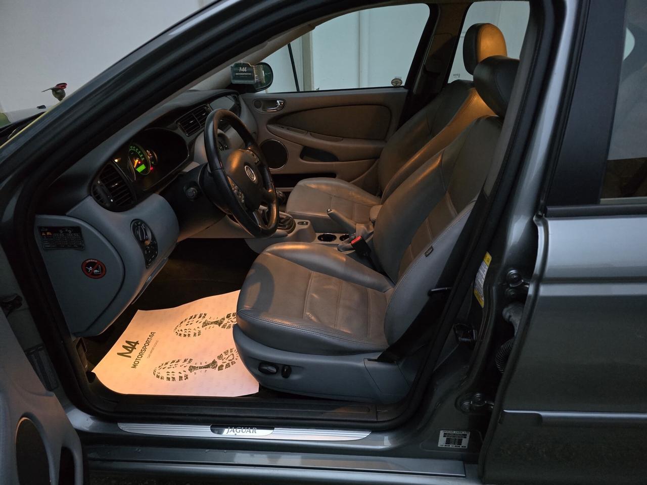 Jaguar X-Type 2.2D cat Executive