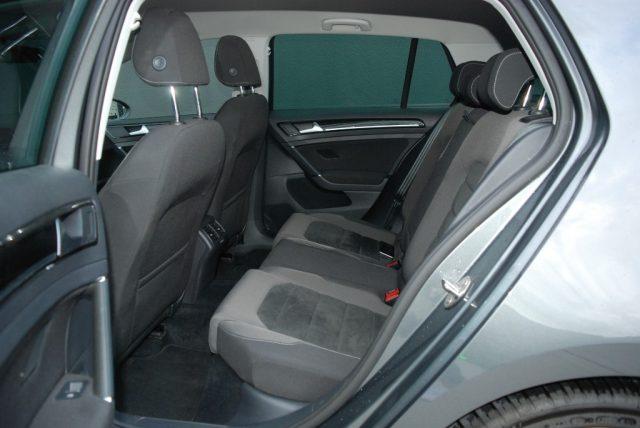 VOLKSWAGEN Golf 2.0 TDI R-Line LED Navi DAB+ ACC 18" ParkAssist