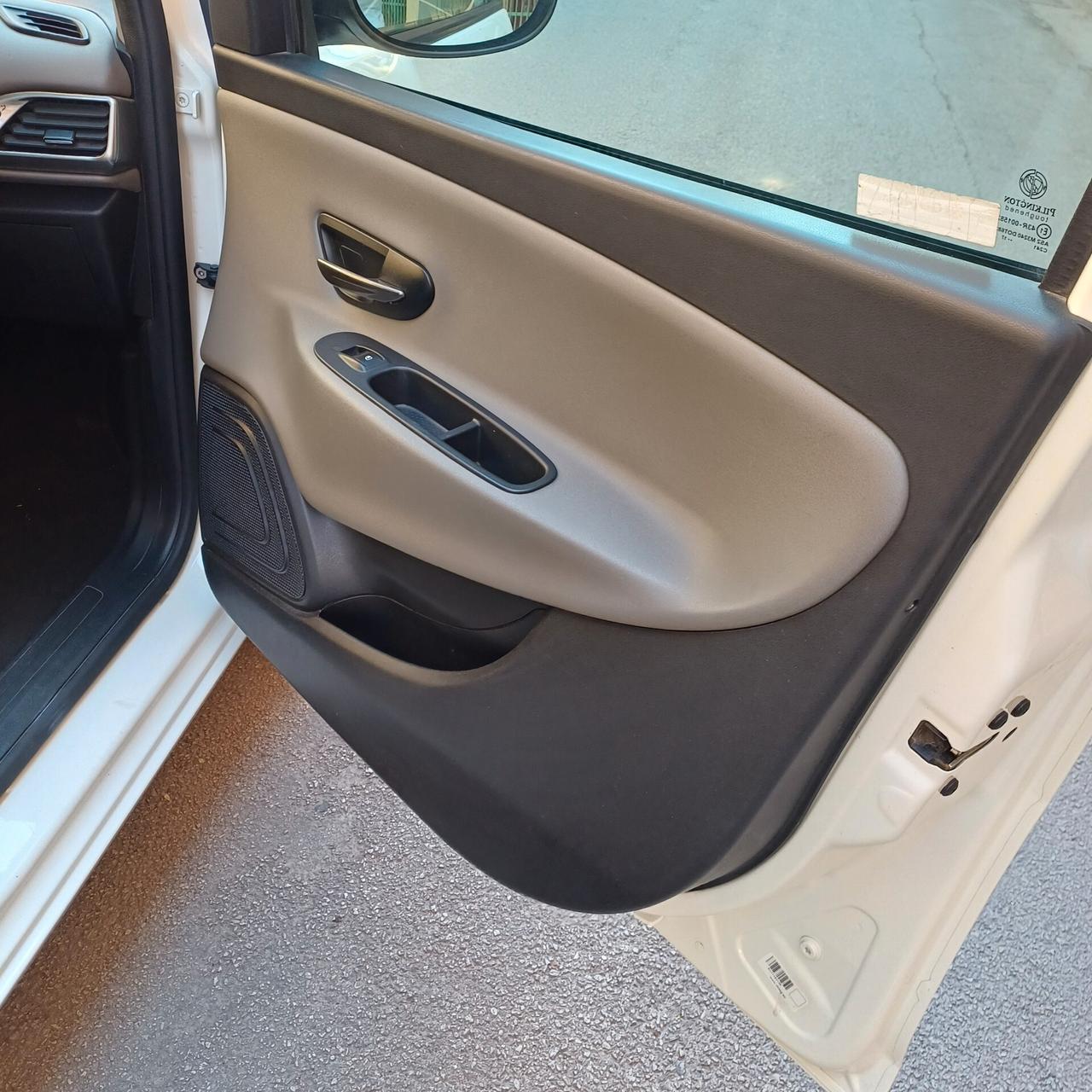 Lancia Ypsilon 1.2 69 CV 5 porte GPL