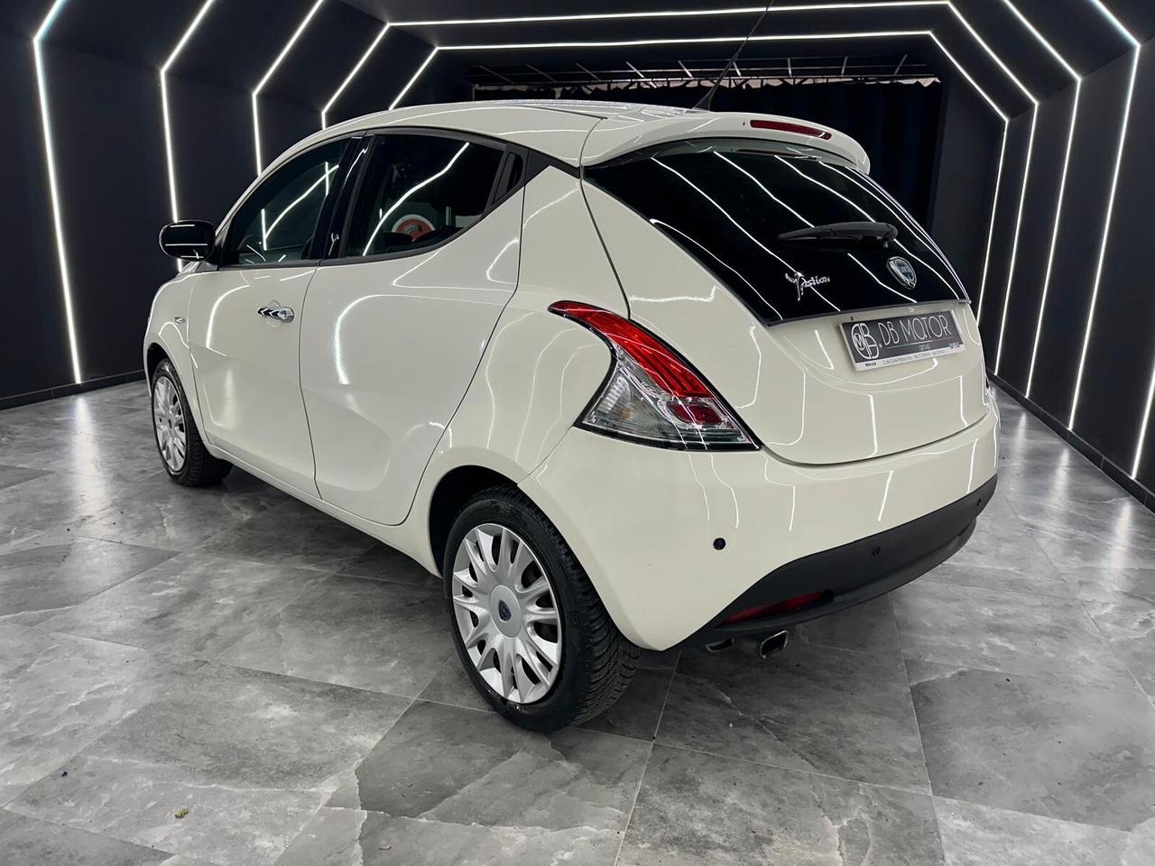 Lancia Ypsilon III 2011 1.2 8v Platinum