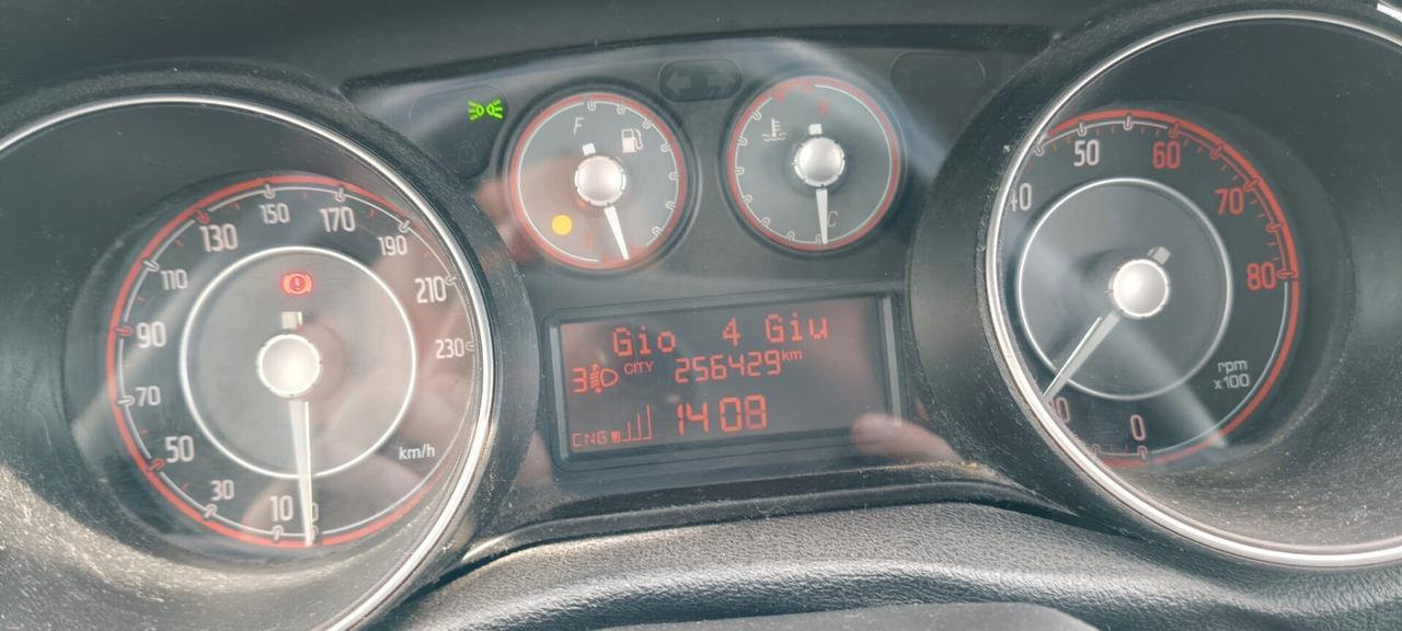 NEOPATENTATI fiat PUNTO metano MOTORE 135000 KM