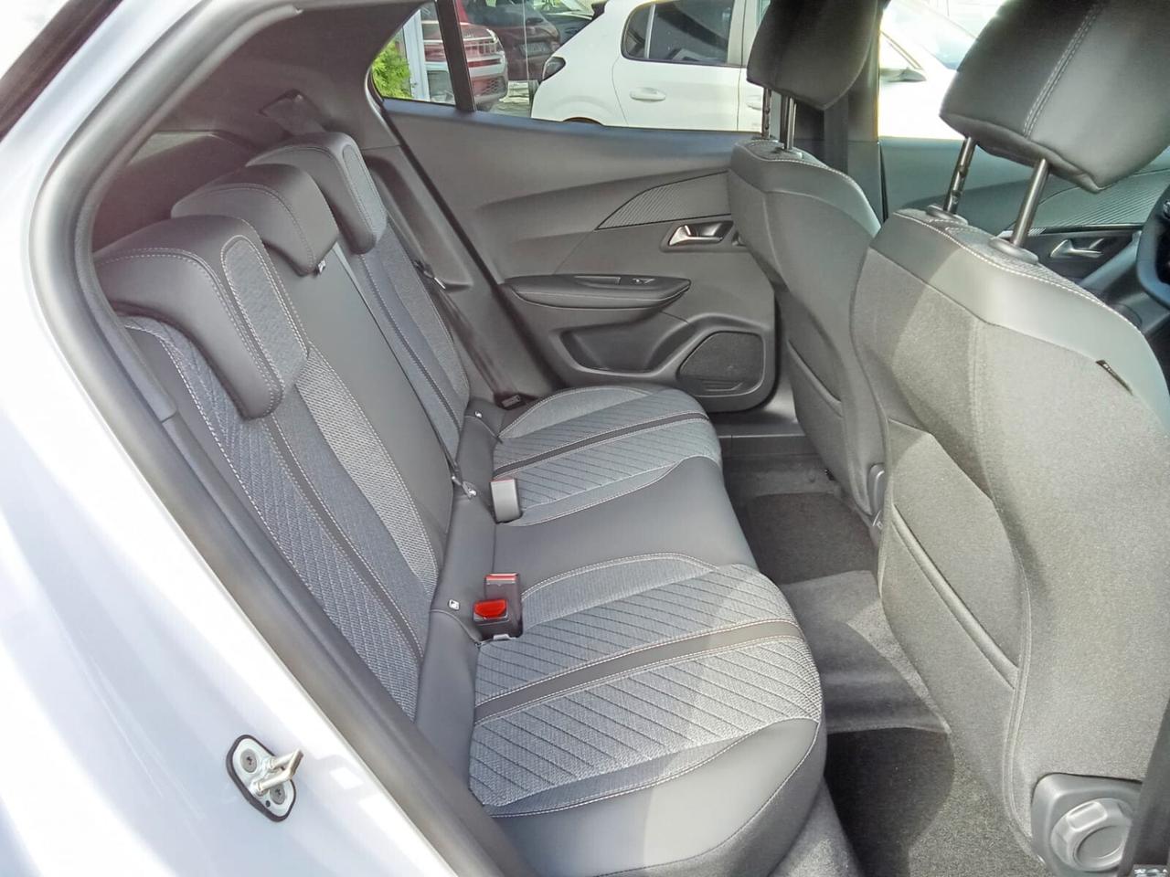 Peugeot 2008 Hybrid 145 e-DCS6 Allure
