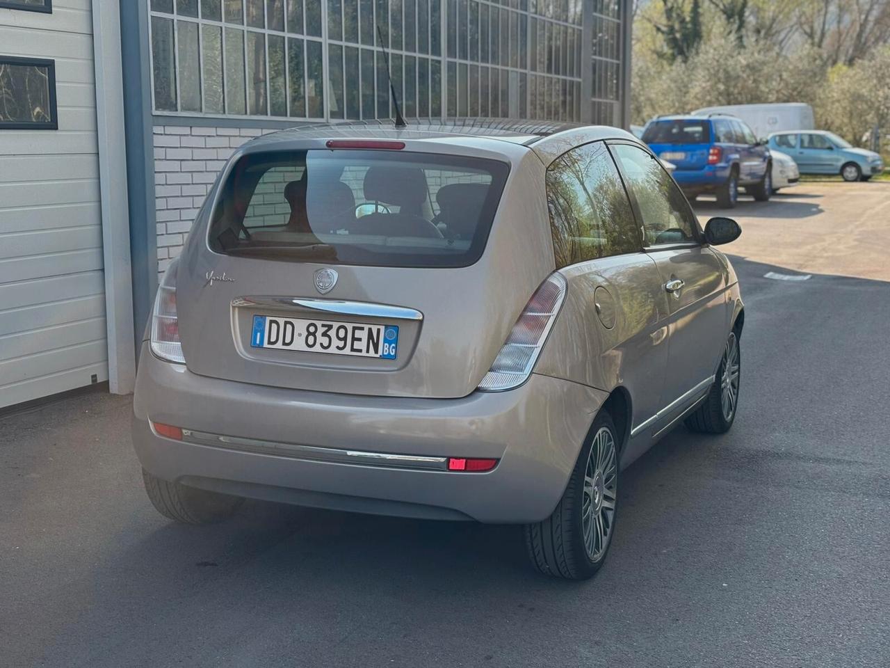 Lancia Ypsilon 1.4 16V Platino