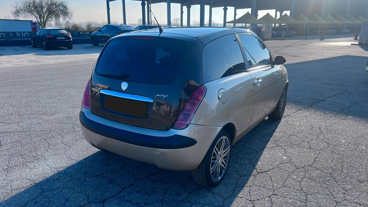 Lancia Ypsilon 1.3 MJT 75 CV Platino