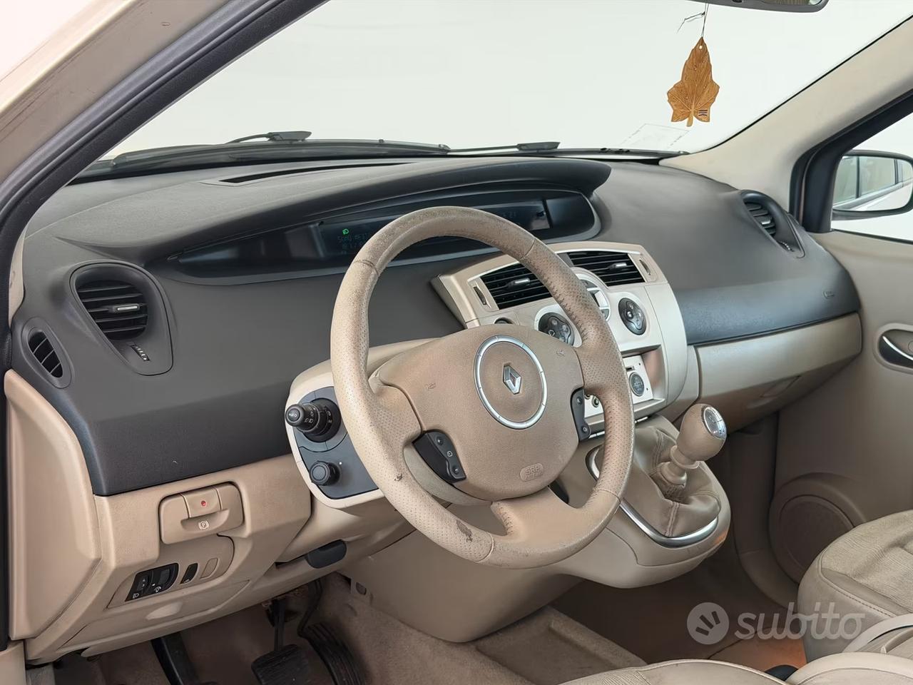 RENAULT Grand Scenic