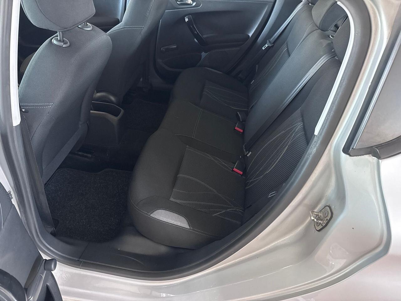 Peugeot 208 1.4 HDi 68 CV 5 porte Allure