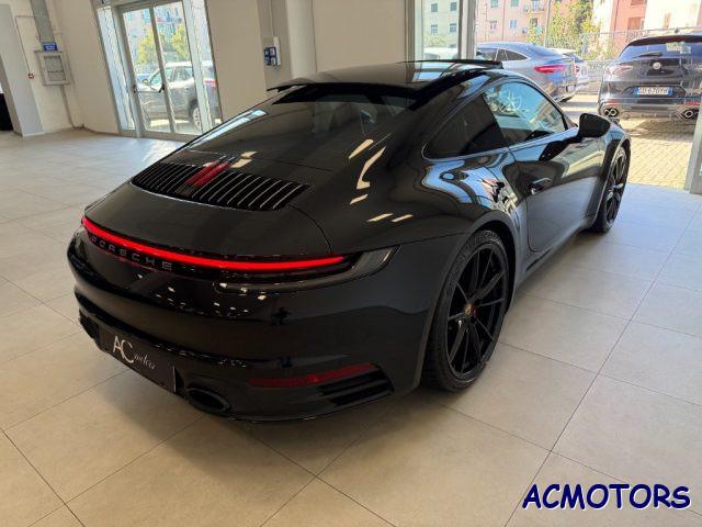 PORSCHE 911 Carrera 4S