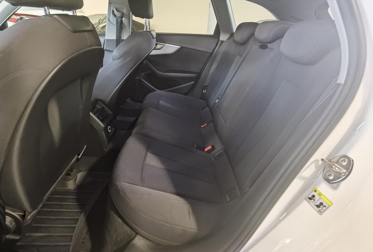 Audi A4 Avant 2.0 TDI 150 CV S tronic SLINE
