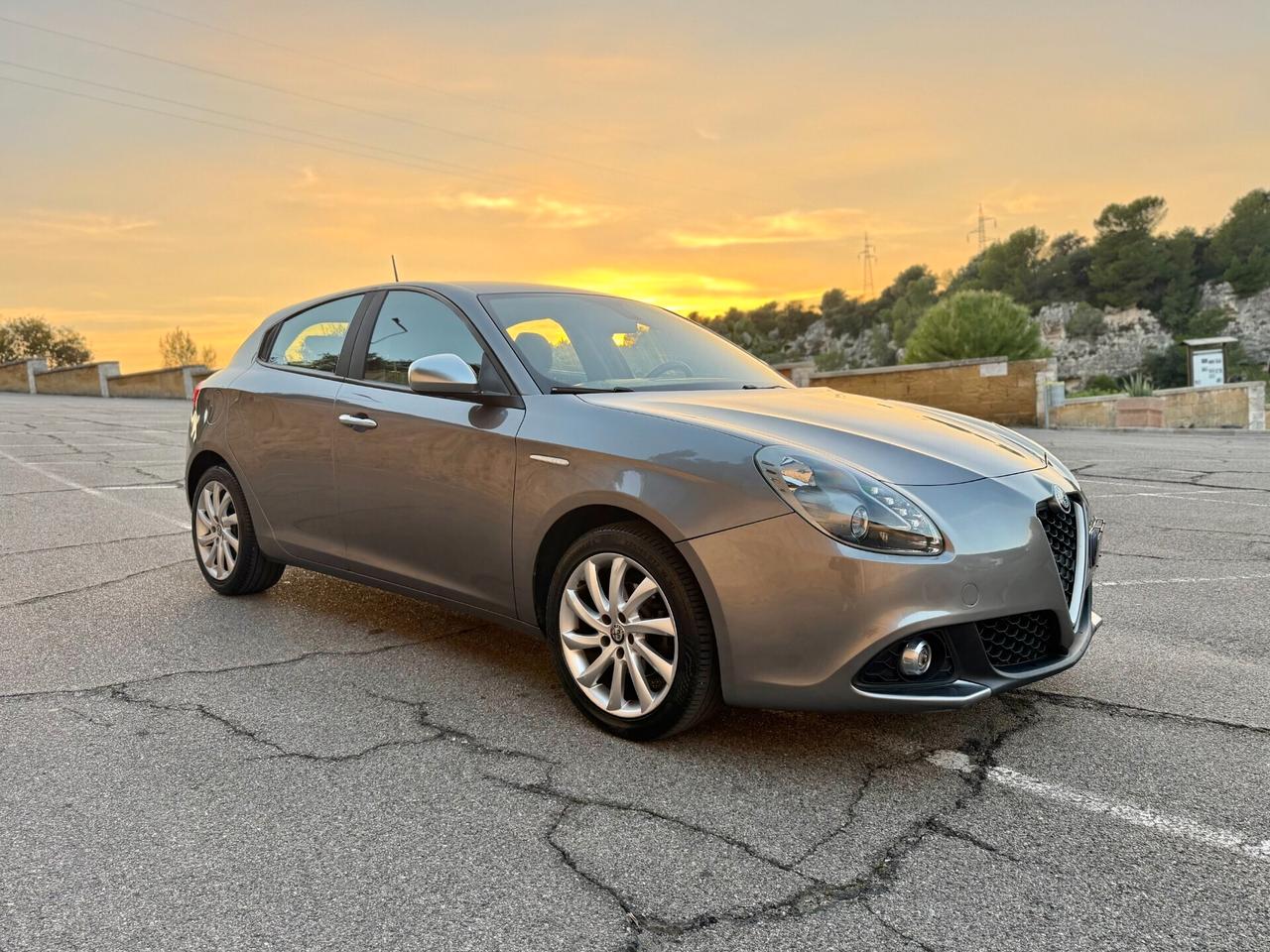 Alfa Romeo Giulietta/1.6 120CV/LED/17"/NEOPATENTATI