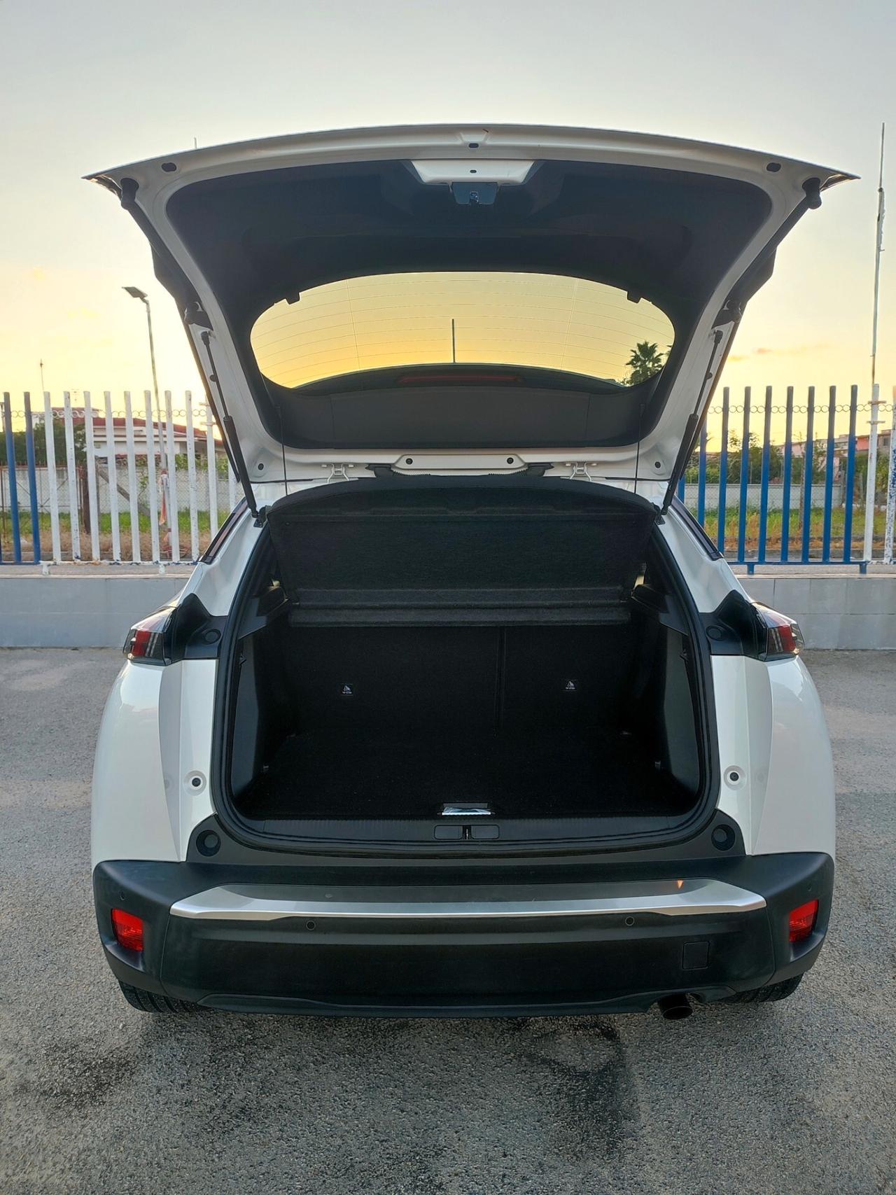 Peugeot 2008 1.2 bz Allure con 25.000 chilometri