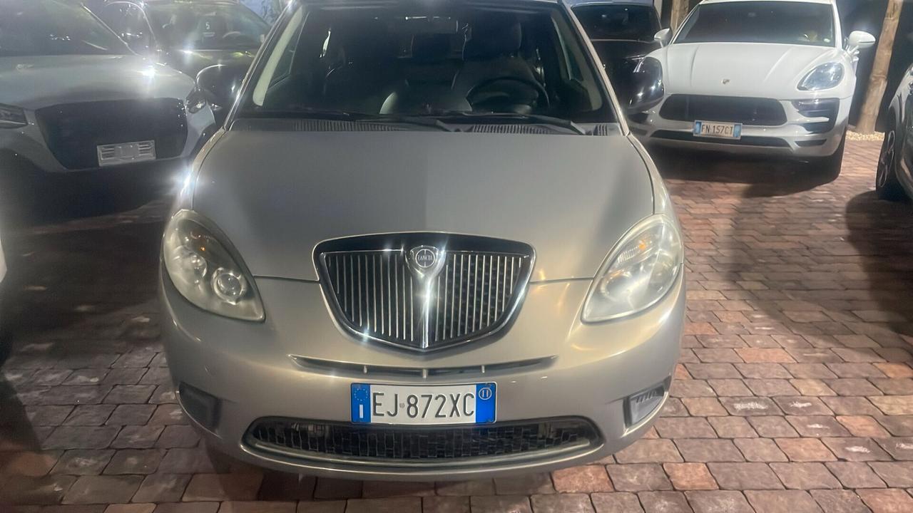 Lancia Ypsilon 1.2 69 CV Unyca