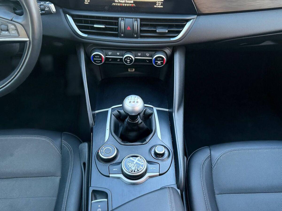 Alfa Romeo Giulia 2.2 t Giulia 150cv