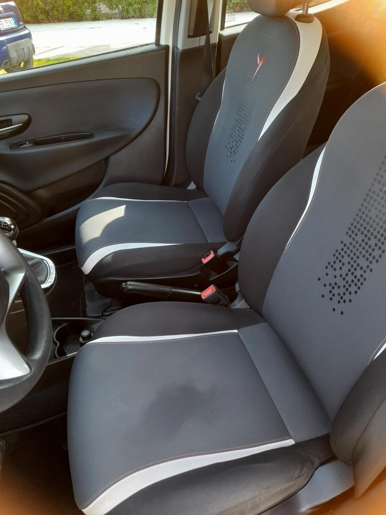 Lancia Ypsilon 0.9 TwinAir 85 CV Metano