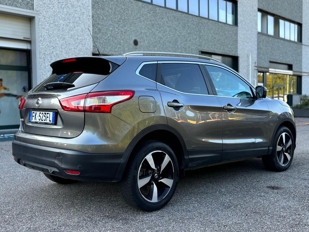 Nissan Qashqai 1.6 dCi 2WD *TETTO*NAVI*AUTO*360CAM