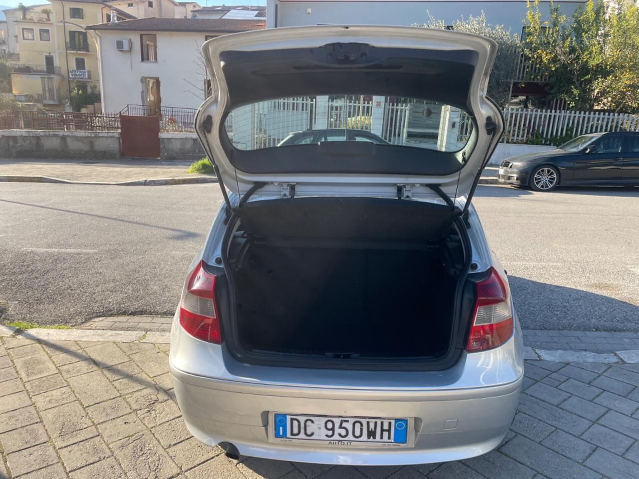 Bmw 118 118d cat 5 porte Attiva