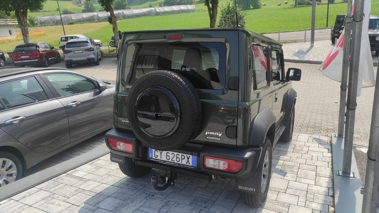 Suzuki Jimny 4 posti