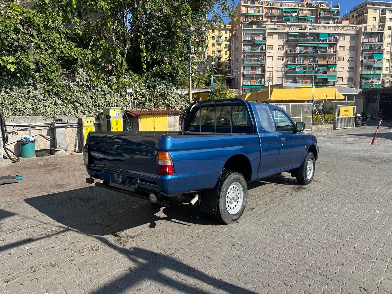Mitsubishi L200 2.5 TDI 4WD Club Cab Pick-up GLS