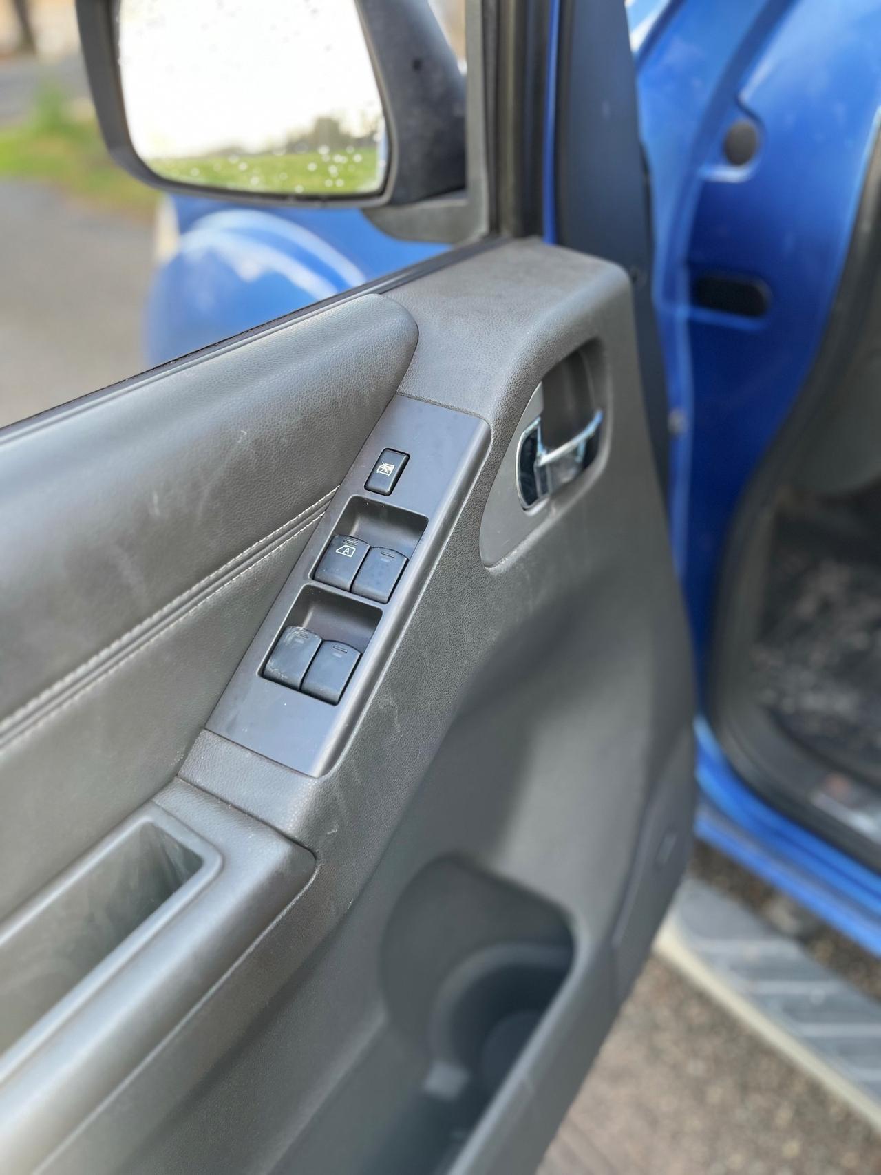 Nissan Navara 3.0 dCi 4 porte Double Cab LE V6