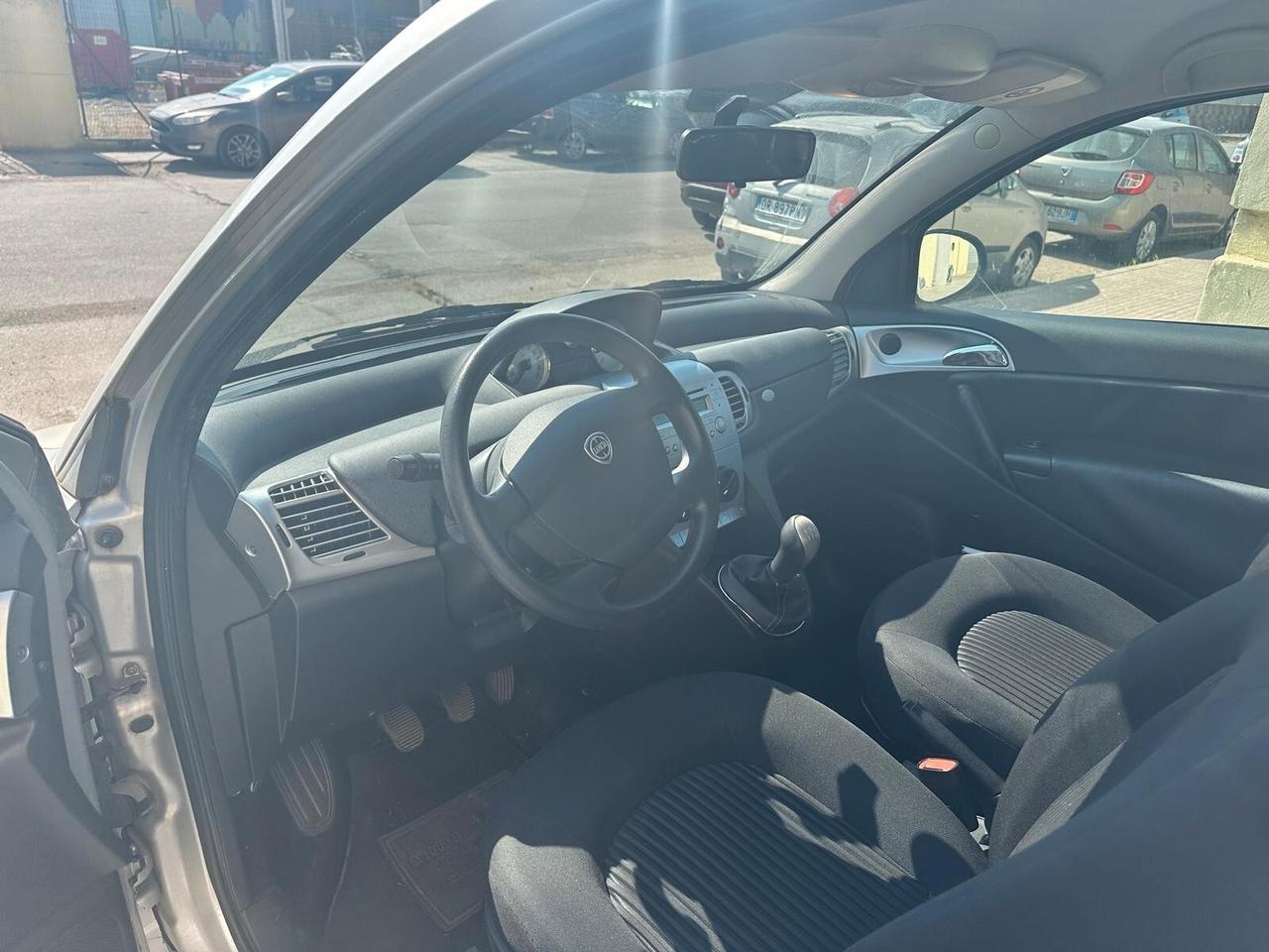Lancia Ypsilon 1.3 DIESEL 2010 160.000km