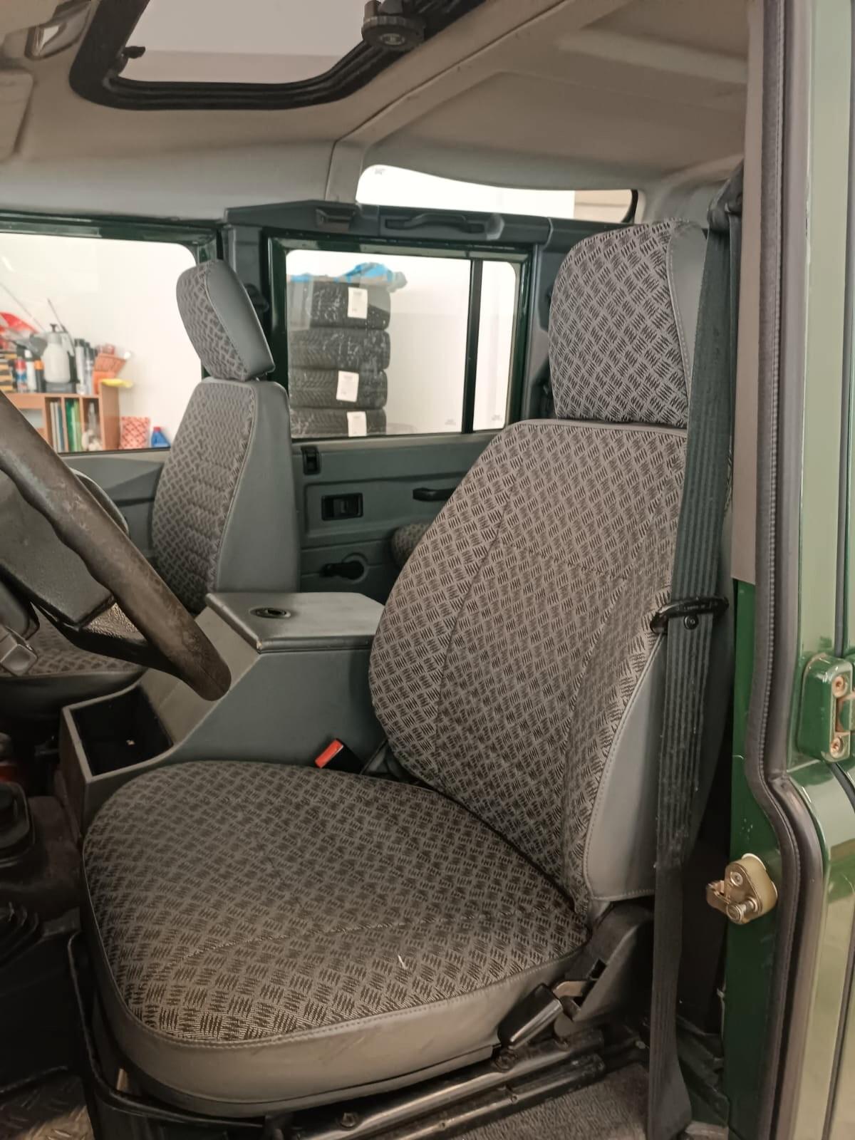 Land Rover Defender 110 2.5 Td5 9 POSTI