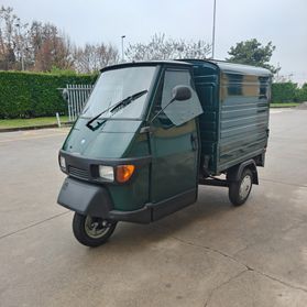 Piaggio Ape 50 con Cassone chiuso