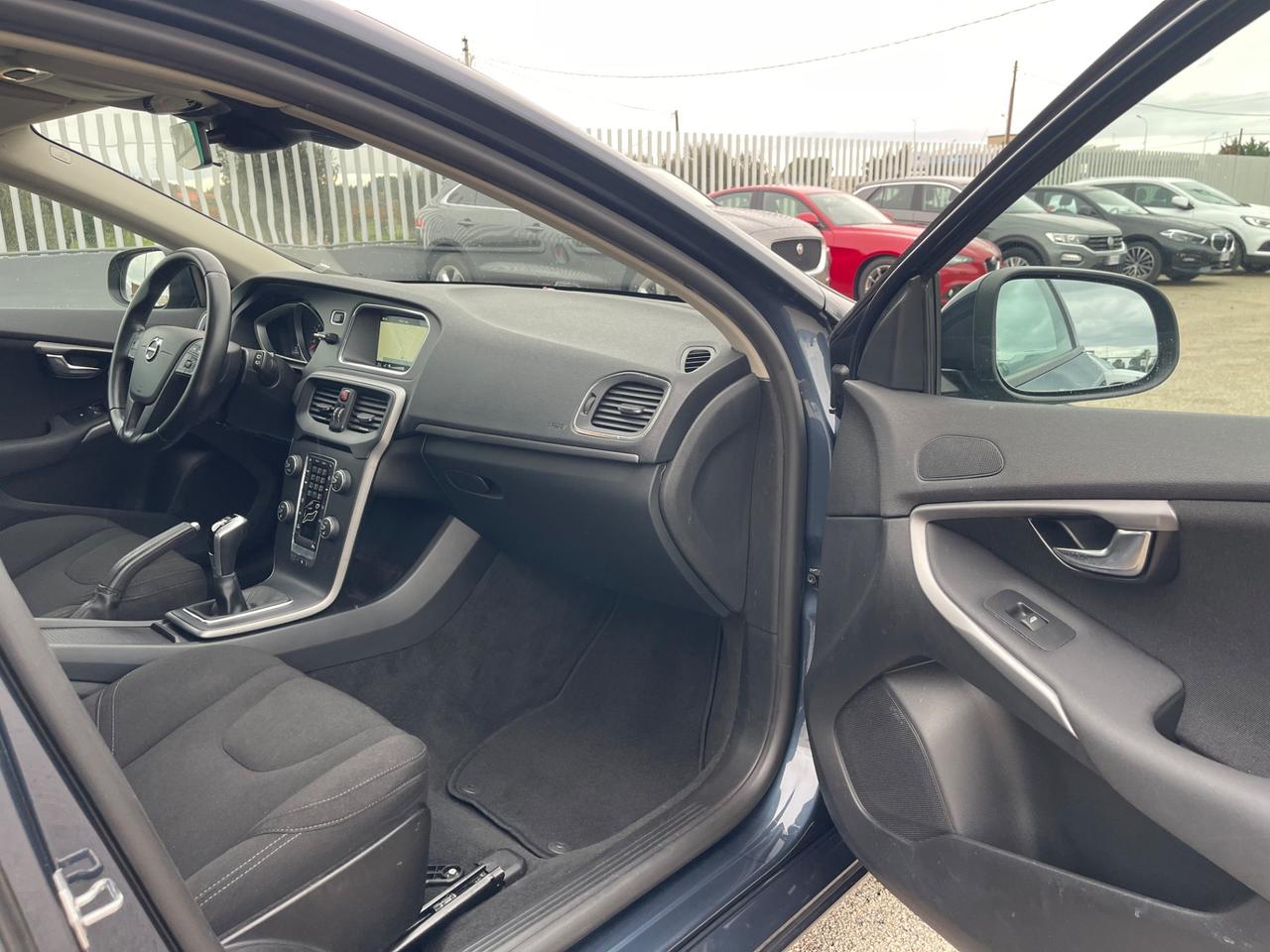 VOLVO V40 2.0D D2 120CV MANUALE FULL NAVI MY16