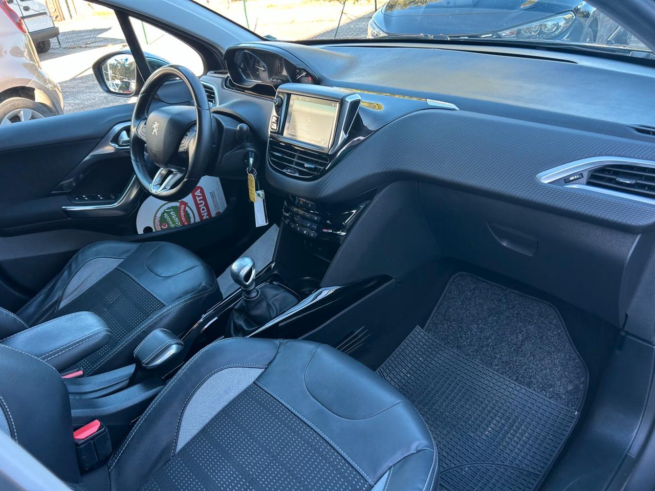 " UNA CHICCA " Peugeot 2008 Blue HDi Allure